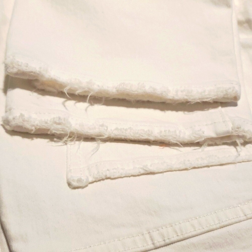 Universal Thread Womens White 90s Vintage Straight Leg Jeans Short - Picture 7 of 7